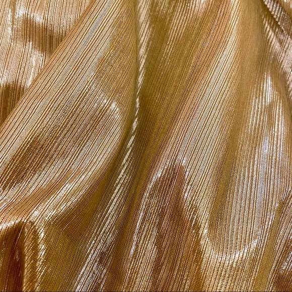 ✨TIS THE SEASON✨GLITZ AND GLAM GOLD SHIMMER HALTER TOP WITH ZIP BACK‎ - Picture 4 of 4